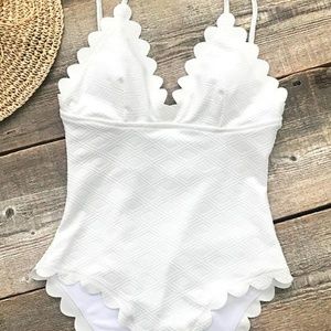 CupShe Eve One-Piece Scalloped Swimsuit - White